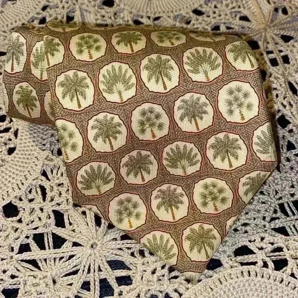 Tommy Bahama 100% silk wide tie
